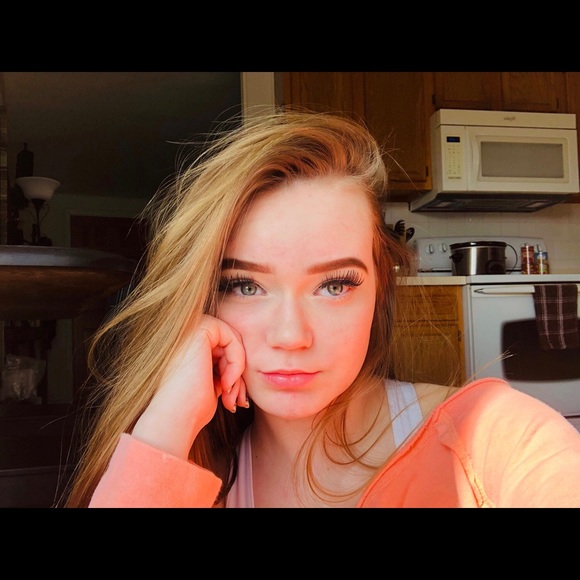 Meet your Posher, Desiree - Picture 1 of 1